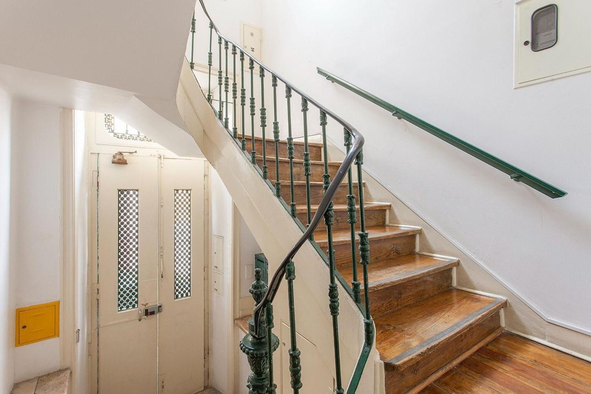 Apartment 1 Bedroom Located Heart Of Lissabon