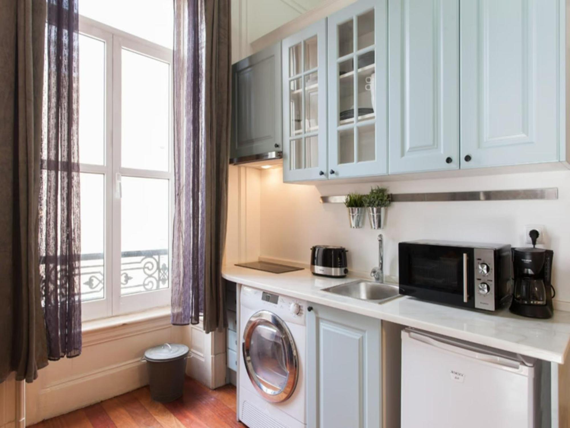 Apartment 1 Bedroom Located Heart Of Lissabon